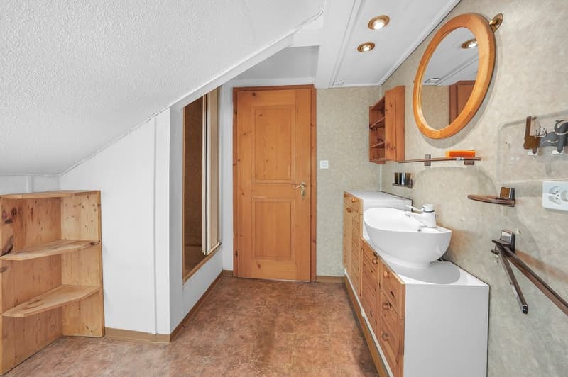 Grosses Wohnhaus mit Einliegerwohnung (12)