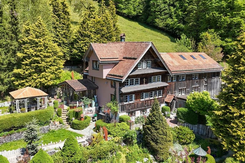 Historisches Toggenburger Bauernhaus in einzigartiger Alleinlage. (1)