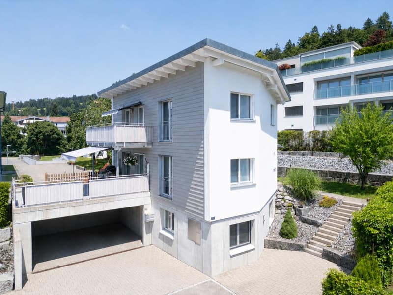 Aussenansicht mit Carport