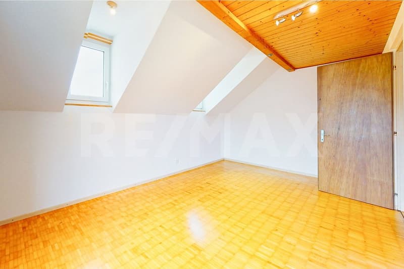 Teilrenoviertes Einfamilienhaus mit viel Platz und Potenzial (10)