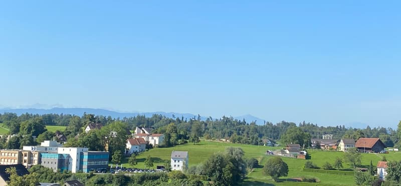 Moderne 4.5-Zimmer-Wohnung mit Balkon und Blick ins Grüne (5)