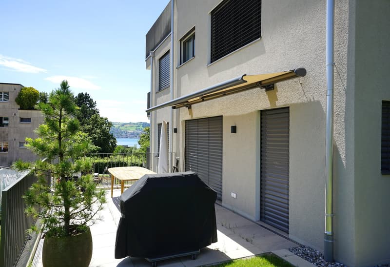Neubauwohnung mit Gartensitzplatz, zwei Balkonen und traumhafter Seesicht (2)