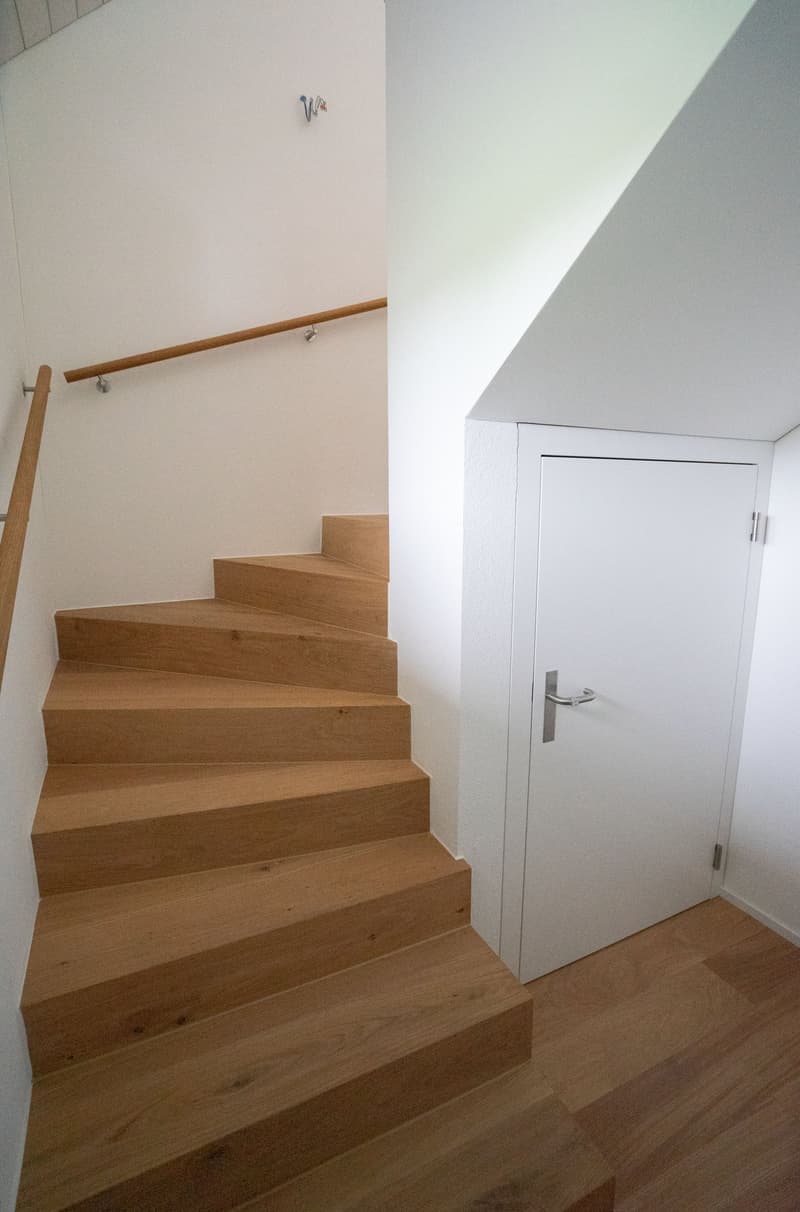 Grosse neue Dachwohnung an zentraler Lage mit Bergsicht, Garage inbegriffen (10)