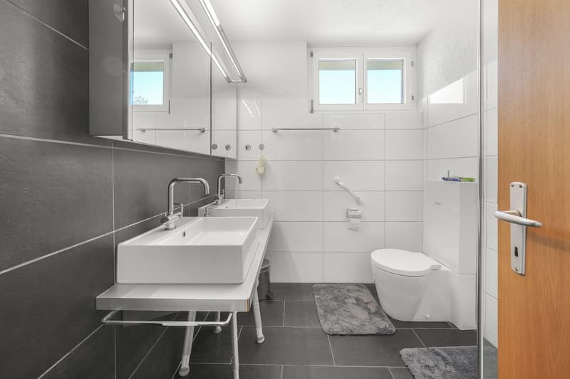 Badezimmer mit Dusche