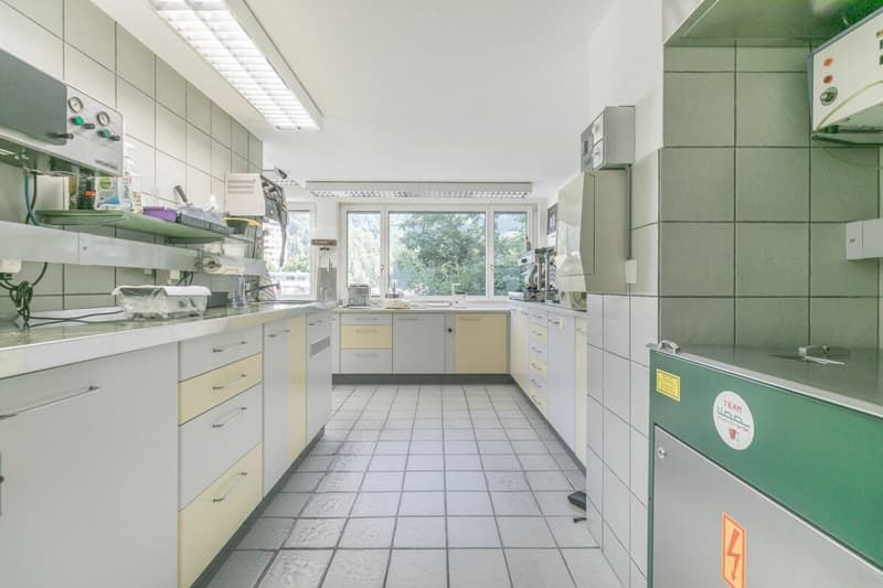 Propriété commerciale avec appartement studio (6)