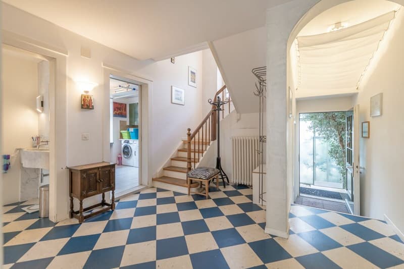 7.5-Zi-Einfamilienhaus mit Einliegerwohnung und Garten (2)