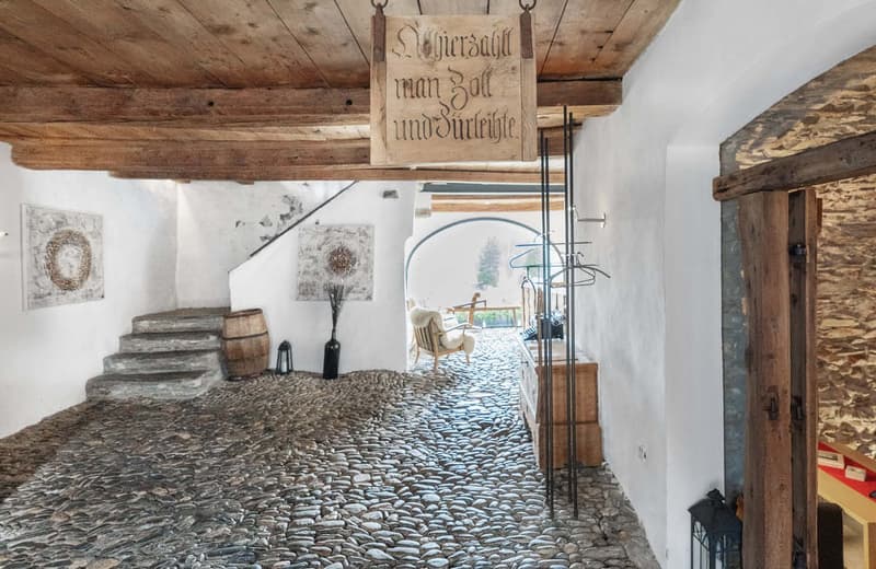 "RESERVIERT" - Hotel/Privathaus »Weisses Kreuz« – ein restauriertes Bündernhaus (2)