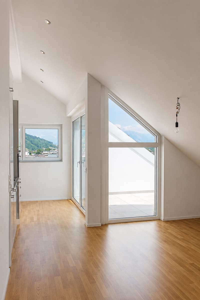 Moderne 2.5-Zimmer-Dachwohnung mit Weitsicht (5)
