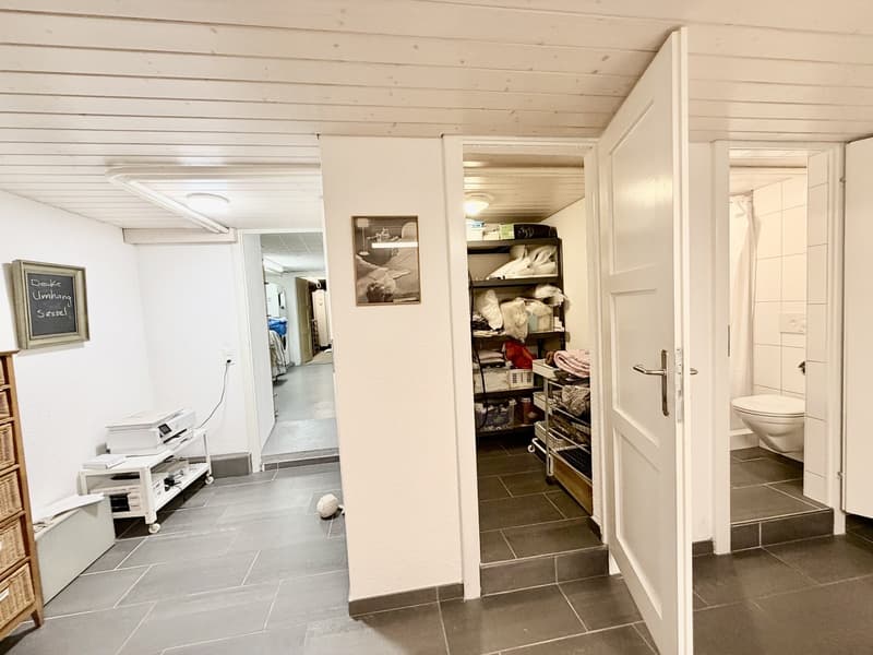 Charmantes 6.5-Zimmer-Doppeleinfamilienhaus in Grenchen (31)