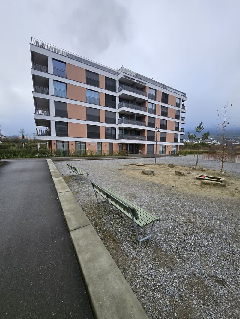 Einstellplatz in Tiefgarage zu vermieten (2)
