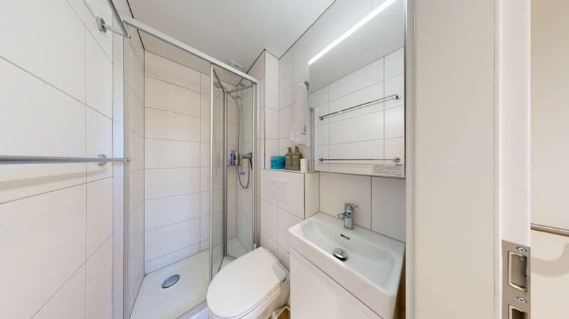 Bad Galeriegeschoss mit Dusche