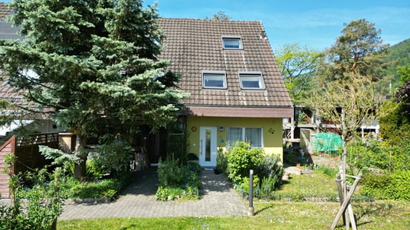 Wohnen im Grünen - familienfreundliches Reiheneckhaus in Pieterlen (1)