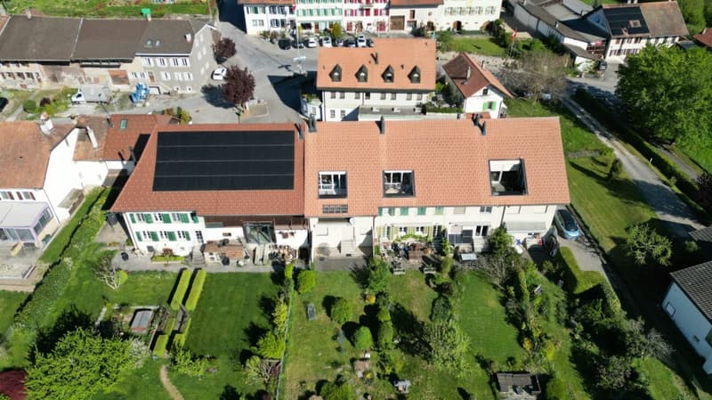 Ein Rückzugsort mit Charme und umwerfender Panoramasicht: 3.5-Zimmer-Dachwohnung in Vallamand (9)