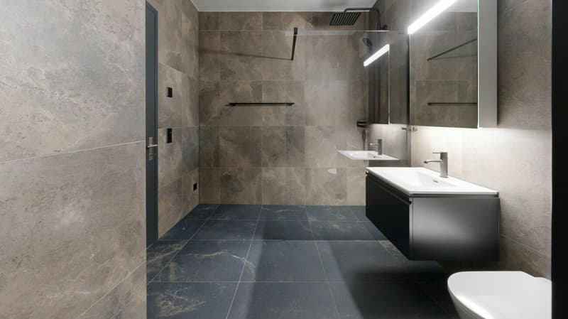 WC-Dusche mit Reduit Seitenansicht