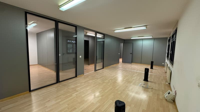 Ufficio di 130 m² nel complesso Piazzale alla Valle – Mendrisio centro - Disponibile subito (1)