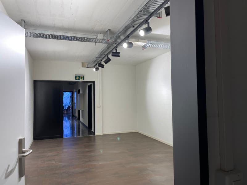 Modernes Büro im 1. Obergeschoss in Cham (14)