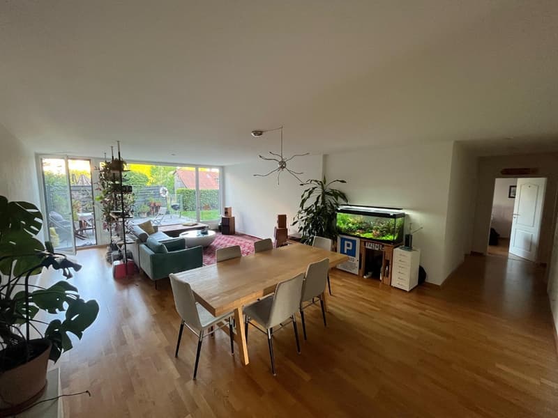 Grosszügiges Wohnen in Zürich Höngg Moderne 5.5 Zimmer Wohnung mit Garten (9)
