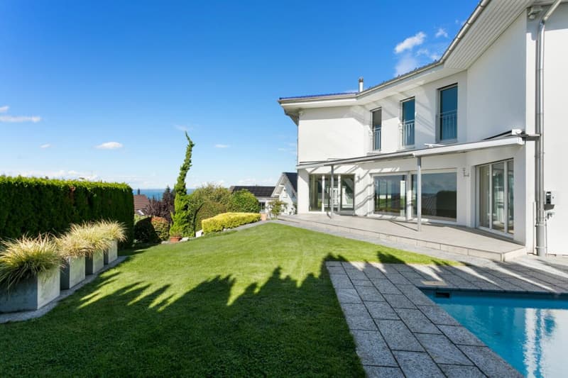 Villa con vista mozzafiato sul lago e piscina all'aperto (17)
