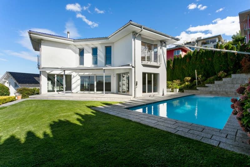 Villa con vista mozzafiato sul lago e piscina all'aperto (6)