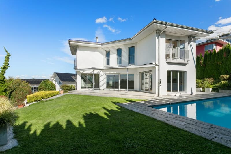 Villa con vista mozzafiato sul lago e piscina all'aperto (33)