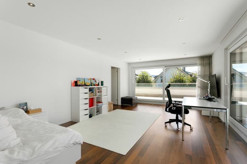 Villa di lusso moderna con grande garage sotterraneo (25)