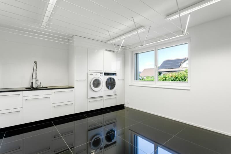 Villa di lusso moderna con grande garage sotterraneo (30)