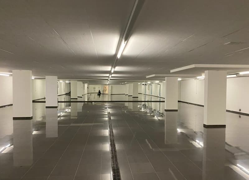 Villa di lusso moderna con grande garage sotterraneo (29)