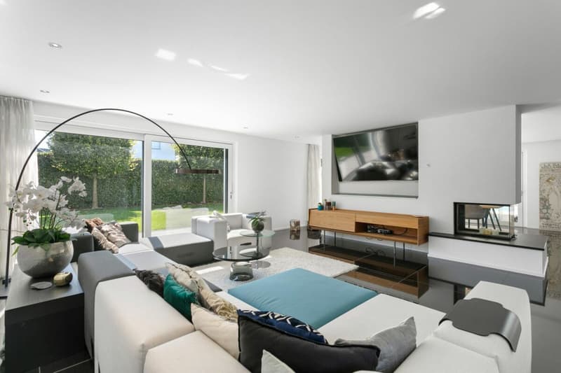 Villa di lusso moderna con grande garage sotterraneo (10)