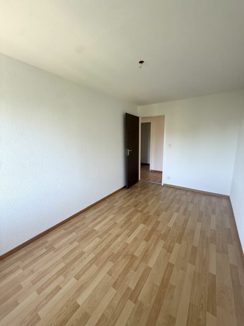 Grosszügige 5.5-Zimmerwohnung an zentraler Lage (4)
