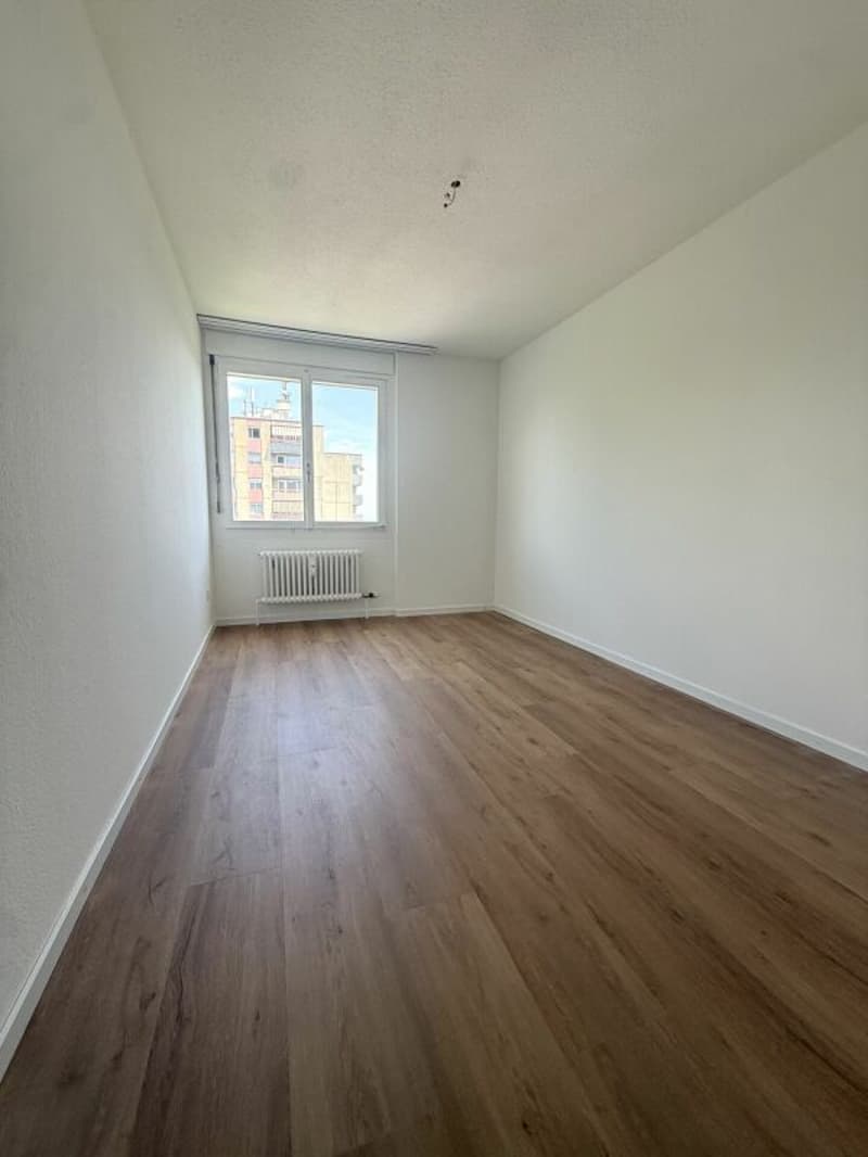 Teilrenovierte 4.5-Zimmerwohnung mit attraktivem Grundriss (4)