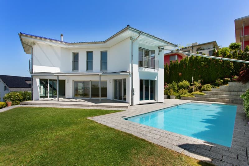 Villa mit traumhafter Seesicht und Aussenpool (26)