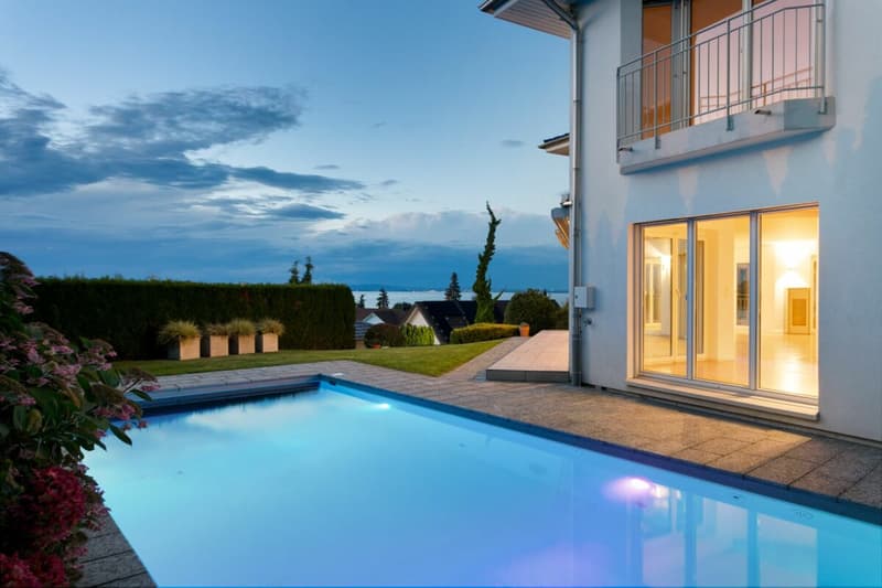 Villa mit traumhafter Seesicht und Aussenpool (18)