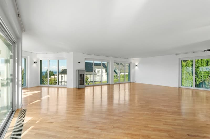 Villa mit traumhafter Seesicht und Aussenpool (12)