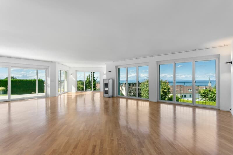 Villa mit traumhafter Seesicht und Aussenpool (9)