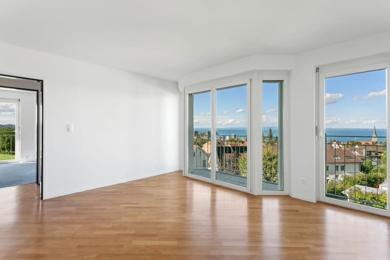 Villa mit traumhafter Seesicht und Aussenpool (21)