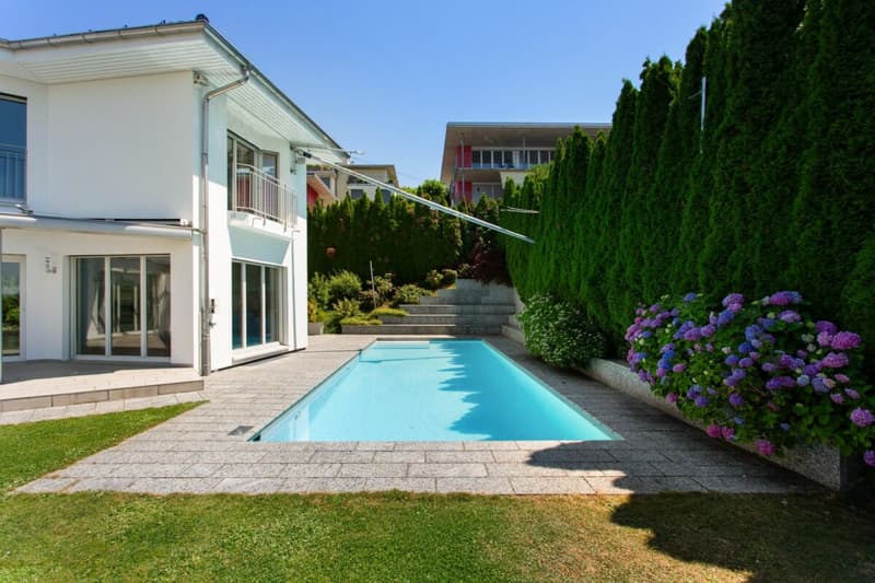 Villa mit traumhafter Seesicht und Aussenpool (4)