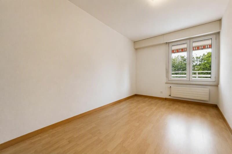Grosszügige 5.5-Zimmerwohnung an zentraler Lage (6)