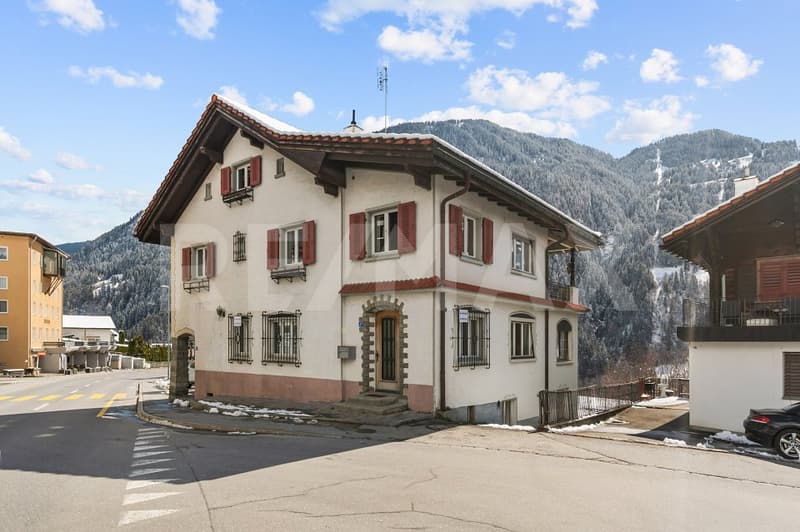 Zweifamilienhaus mit Geschichte & Potenzial in Rabius (1)