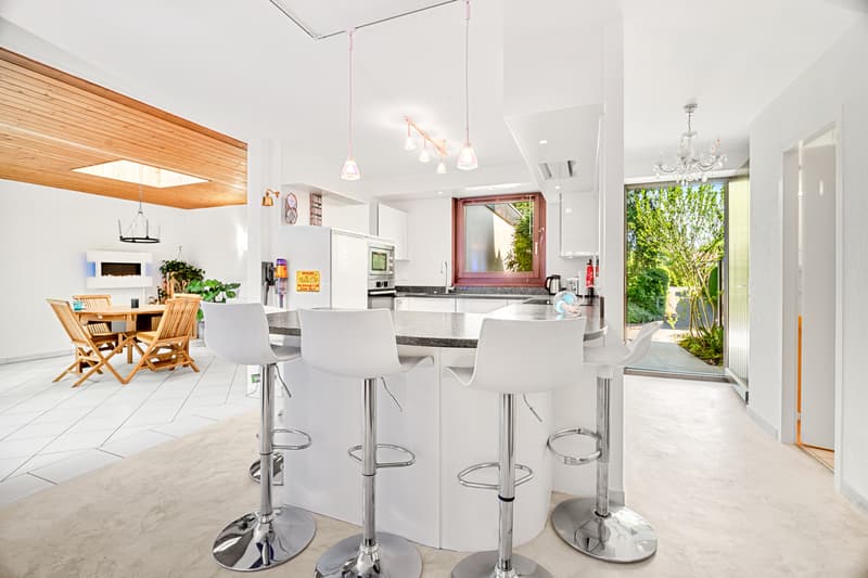 Entrée, cuisine et salle à manger