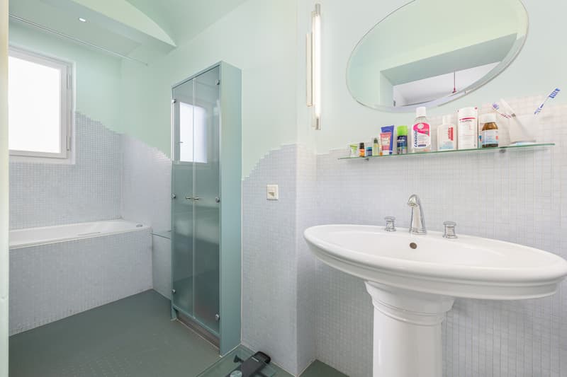 Badewanne mit Lavabo