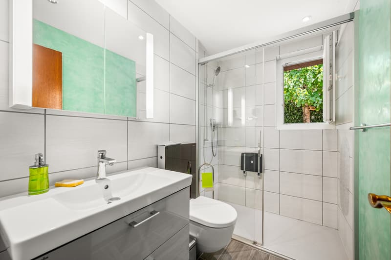 Salle de douche au rez-de-chaussée