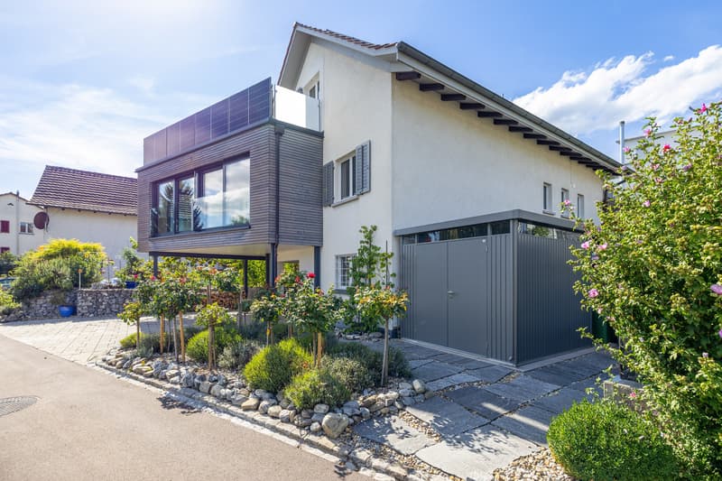 Exklusives Einfamilienhaus mit Pool und Garten (1)
