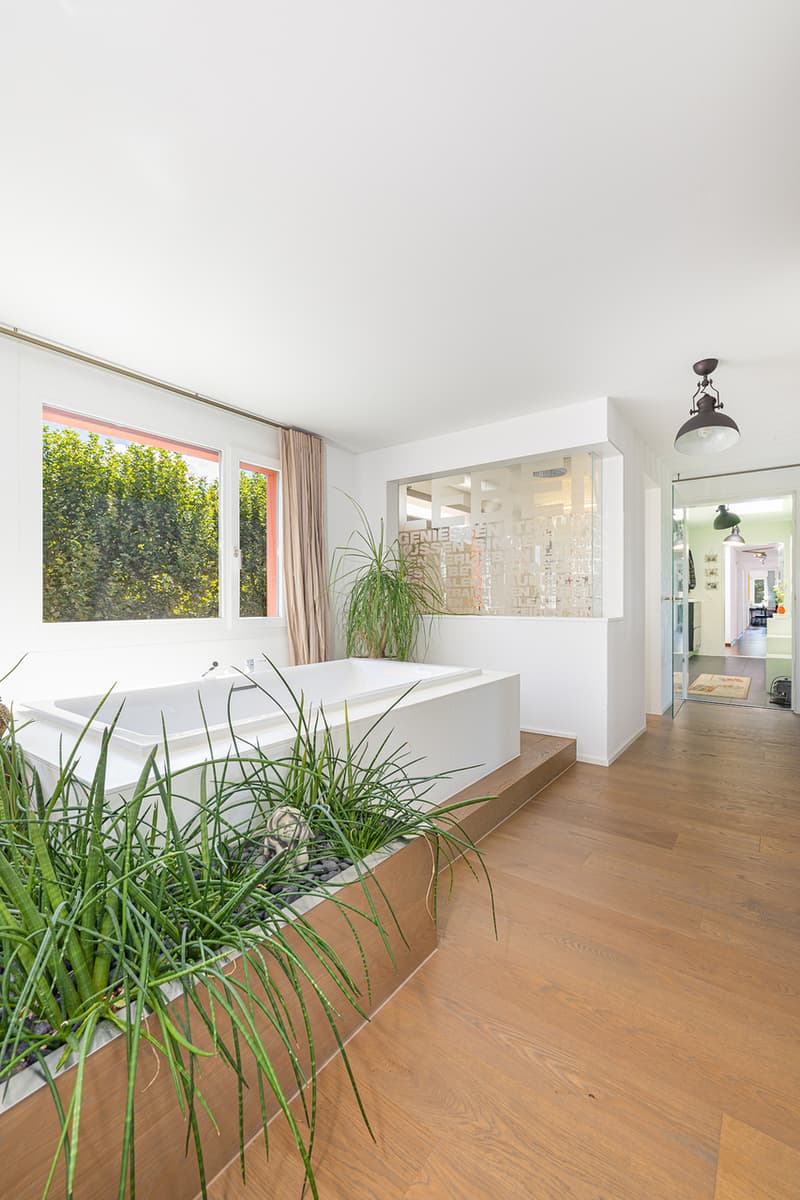 Freistehende Badewanne mit Massagefunktion