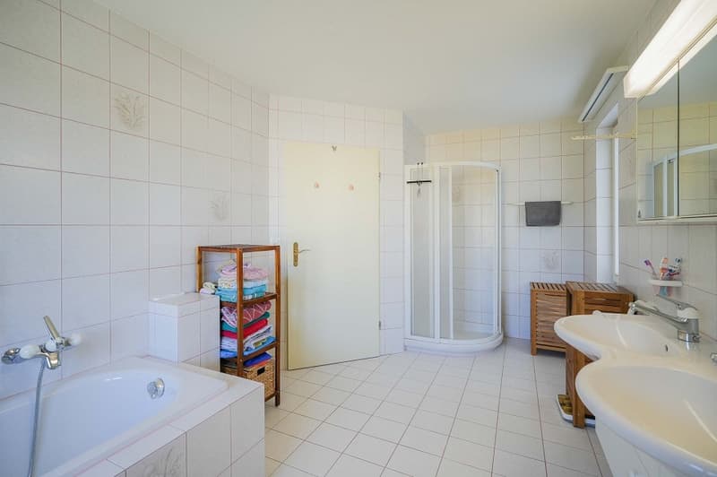 Mitten im Zentrum - und doch so ruhig: 5.5 Zimmer-Eck-Einfamilienhaus (7)