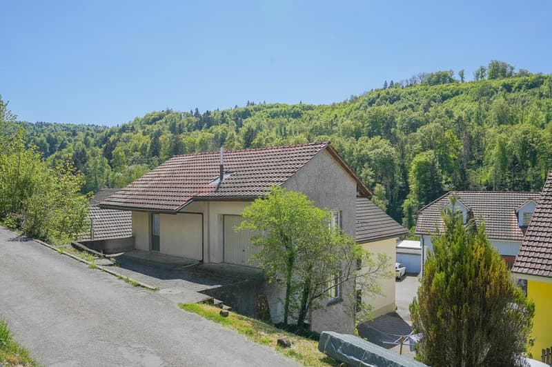 Viel Platz für Sie und Ihre Ideen: Grosszügiges 6 Zimmer-Haus mitten im alten Dorfkern (12)