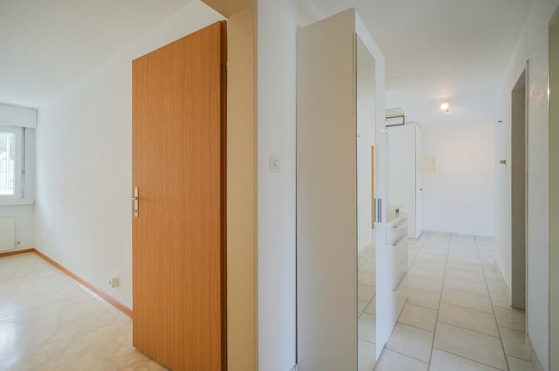 Hell, freundlich und ideal zentral: 3.5 Zimmer-Wohnung nahe Einkauf und Naherholung (8)