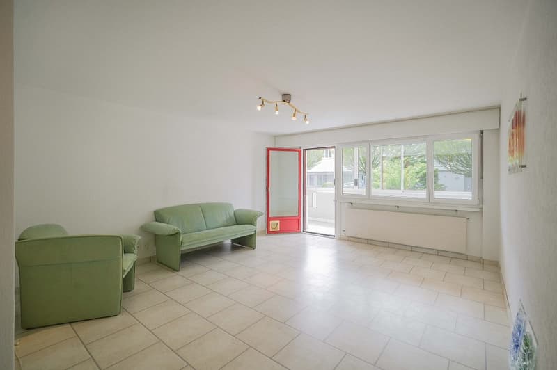 Hell, freundlich und ideal zentral: 3.5 Zimmer-Wohnung nahe Einkauf und Naherholung (3)