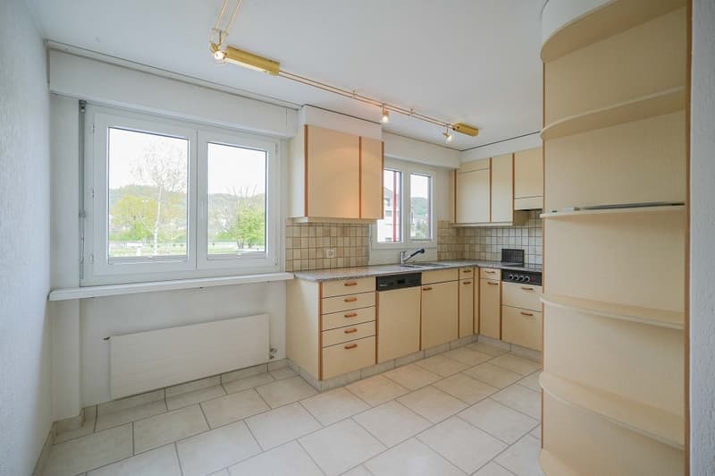 Hell, freundlich und ideal zentral: 3.5 Zimmer-Wohnung nahe Einkauf und Naherholung (6)