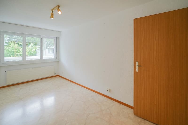 Hell, freundlich und ideal zentral: 3.5 Zimmer-Wohnung nahe Einkauf und Naherholung (7)