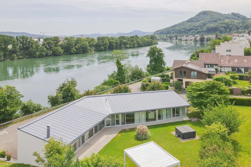 Wohlfühloase am Rhein: Grosszügiger Bungalow für Geniesser (2)